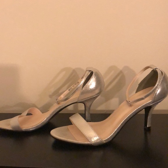 David’s Bridal Silver Heels - Picture 2 of 3